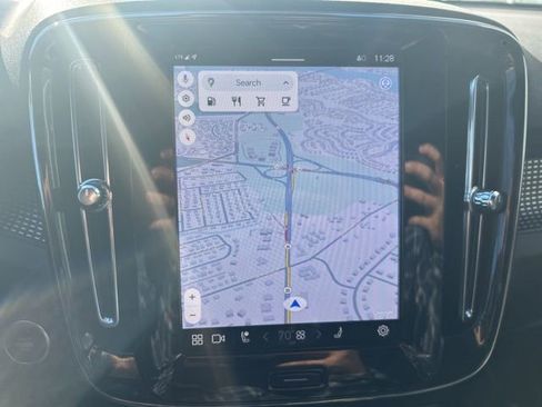 Certified 2025 Volvo XC40 B5 Plus AWD/4WD image 22