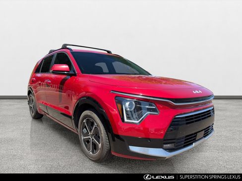 Used 2023 Kia Niro FWD image 2