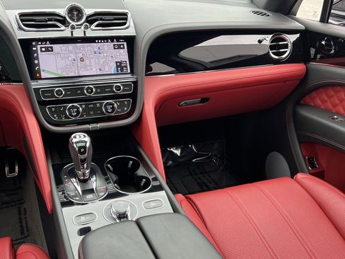 Certified 2022 Bentley Bentayga image 32