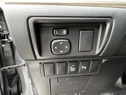 Used 2013 Lexus ES 350 w/ Luxury Pkg FWD image 16