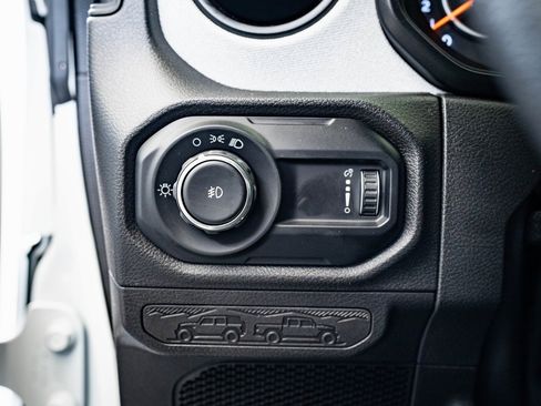 Used 2025 Jeep Wrangler Sport image 39