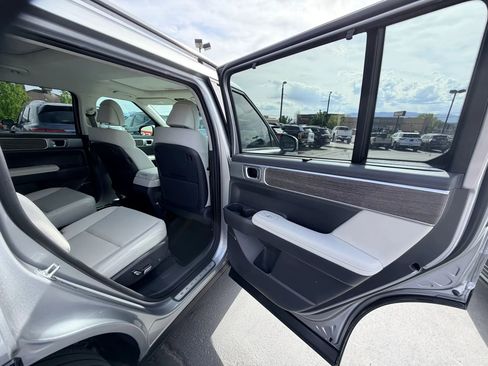 Used 2025 Hyundai Santa Fe Calligraphy image 18