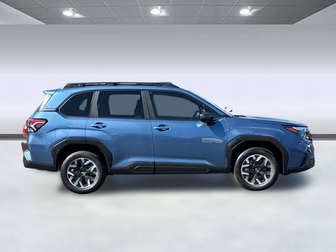 Used 2025 Subaru Forester Premium image 7