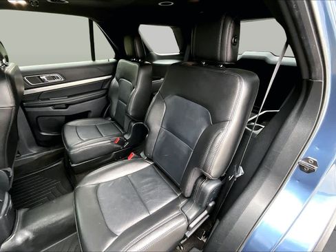 Used 2018 Ford Explorer XLT w/ Equipment Group 202A AWD/4WD image 21
