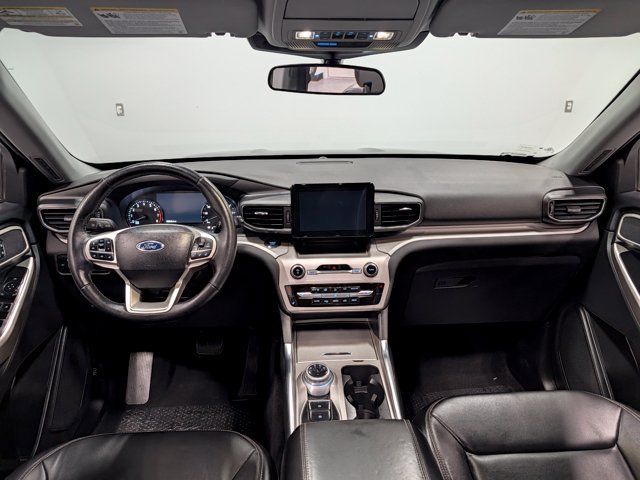 Used 2023 Ford Explorer XLT w/ Equipment Group 202A AWD/4WD image 32