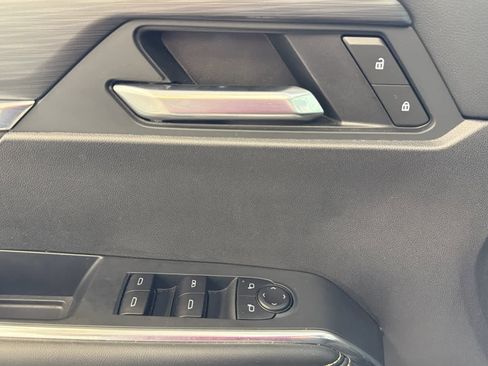 Used 2025 GMC Acadia Elevation image 22