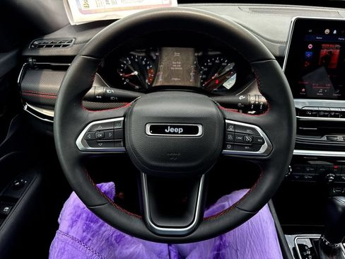 Used 2025 Jeep Compass Trailhawk AWD/4WD image 14