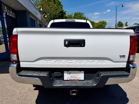 Used 2017 Toyota Tacoma TRD Off-Road w/ Tow Package AWD/4WD image 8