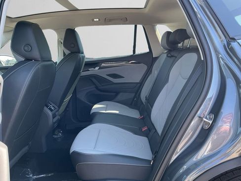 New 2025 Volkswagen Tiguan SE image 13