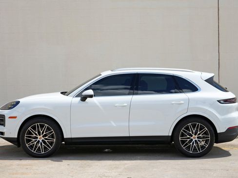 Used 2025 Porsche Cayenne w/ Premium Package Plus AWD/4WD image 55
