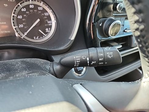 Used 2022 Toyota Highlander XLE AWD/4WD image 12