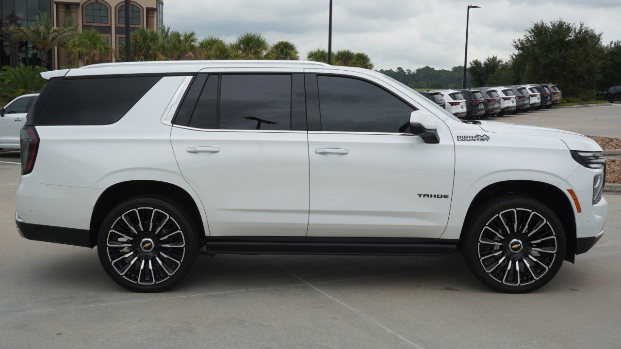 Used 2025 Chevrolet Tahoe High Country AWD/4WD image 4