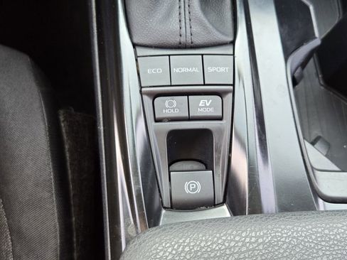 Used 2025 Toyota Camry LE FWD image 23