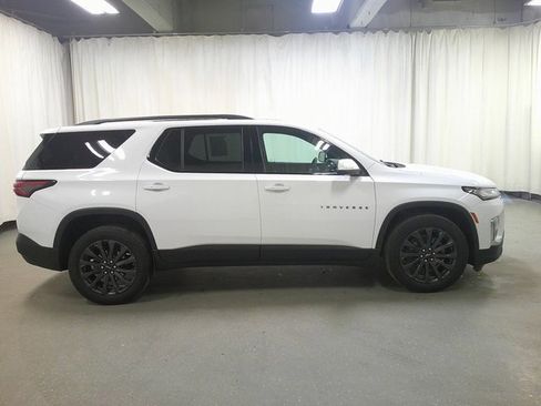 Used 2023 Chevrolet Traverse RS image 3