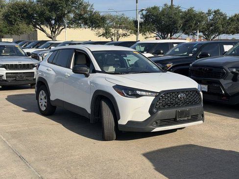 Certified 2025 Toyota Corolla Cross L FWD image 3