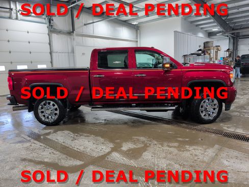 Used 2019 GMC Sierra 2500 Denali w/ Duramax Plus Package AWD/4WD image 2