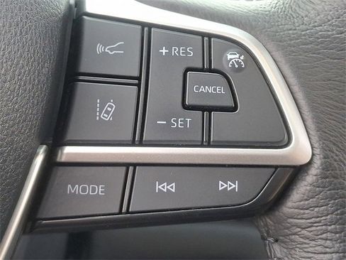 Used 2023 Toyota Sienna XLE image 22