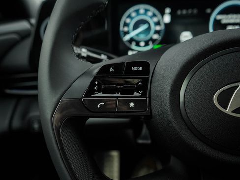 New 2025 Hyundai Elantra SEL image 18