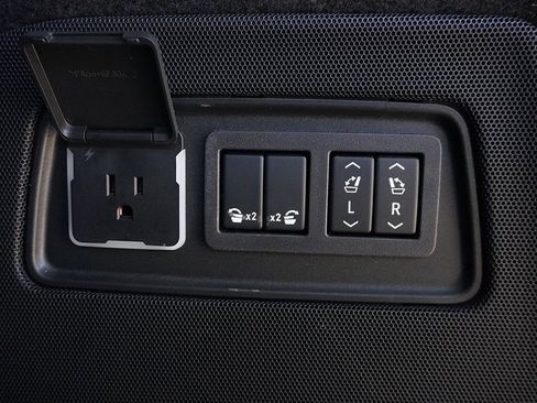 Used 2025 Cadillac Escalade Premium Luxury w/ LPO, Floor Liner Package image 28