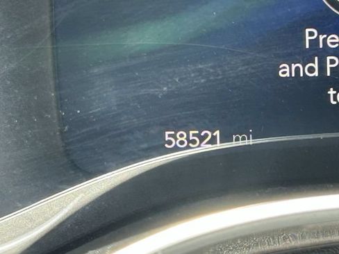 Used 2023 Chrysler Pacifica Limited FWD image 6