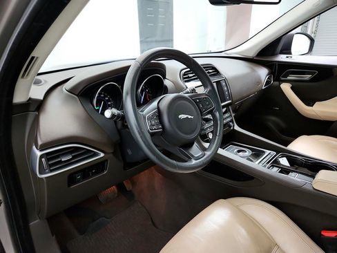 Used 2017 Jaguar F-PACE Prestige image 13