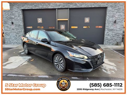 Used 2023 Nissan Altima 2.5 SV image 1