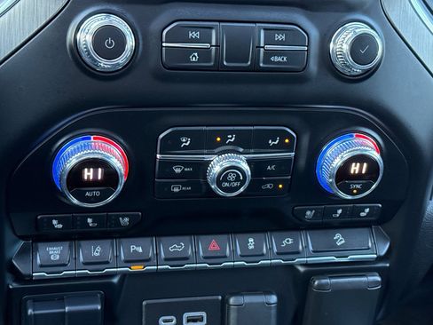 Used 2020 GMC Sierra 2500 Denali w/ Denali Ultimate Package image 21