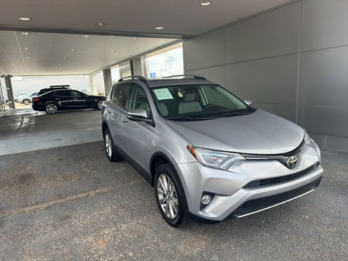 Used 2018 Toyota RAV4 Limited image 3