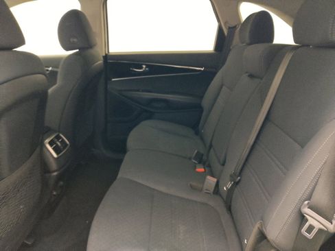 Used 2020 Kia Sorento FWD V6 image 18