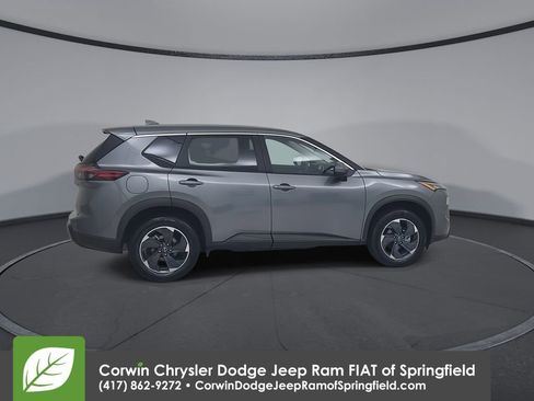 Used 2025 Nissan Rogue SV FWD image 16