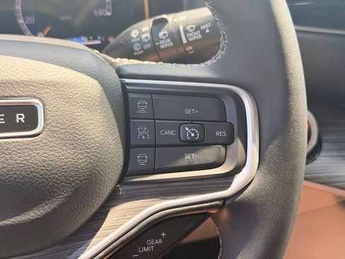 Used 2024 Jeep Wagoneer Series II w/ Flexible Seating Group RWD image 29