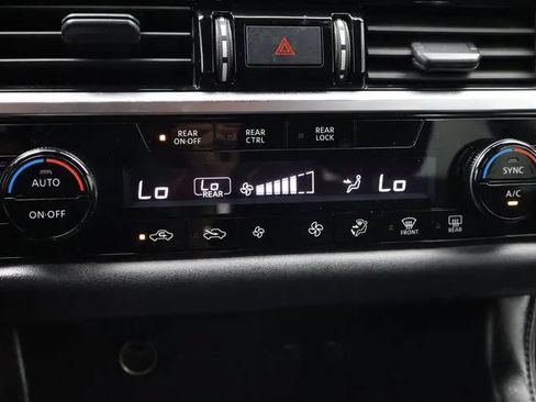 Used 2024 Nissan Pathfinder SV FWD image 32