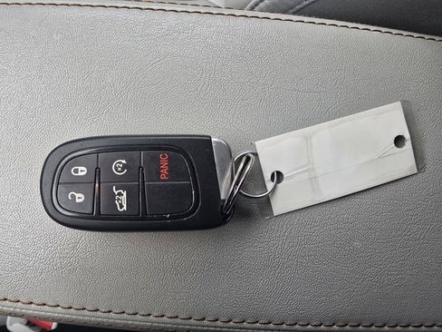 Used 2019 Jeep Cherokee Limited image 30