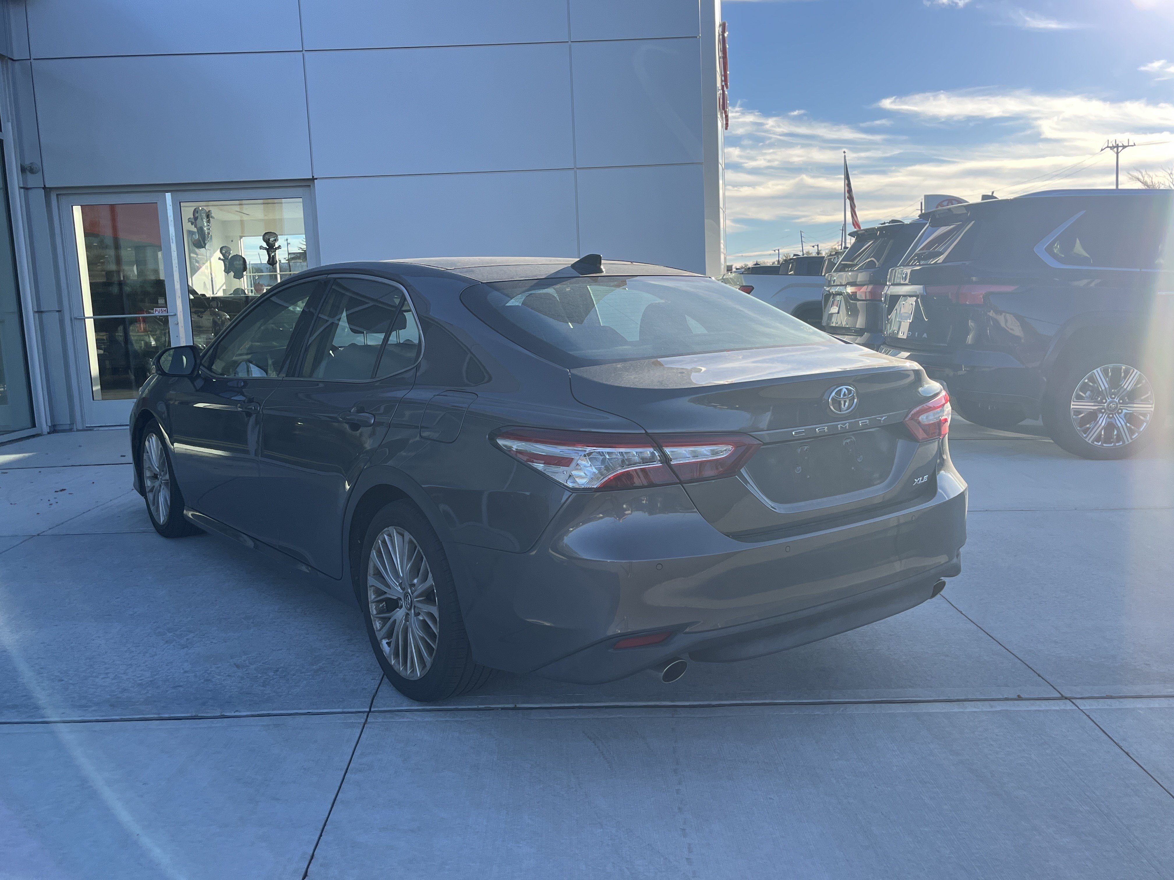 Used 2019 Toyota Camry XLE w/ Driver Assist Package FWD image 4