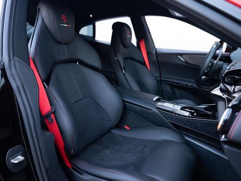 Used 2025 Ferrari Purosangue AWD/4WD image 54