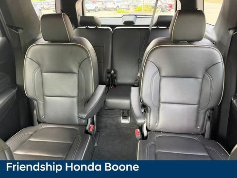 Used 2023 Chevrolet Traverse Premier FWD image 34