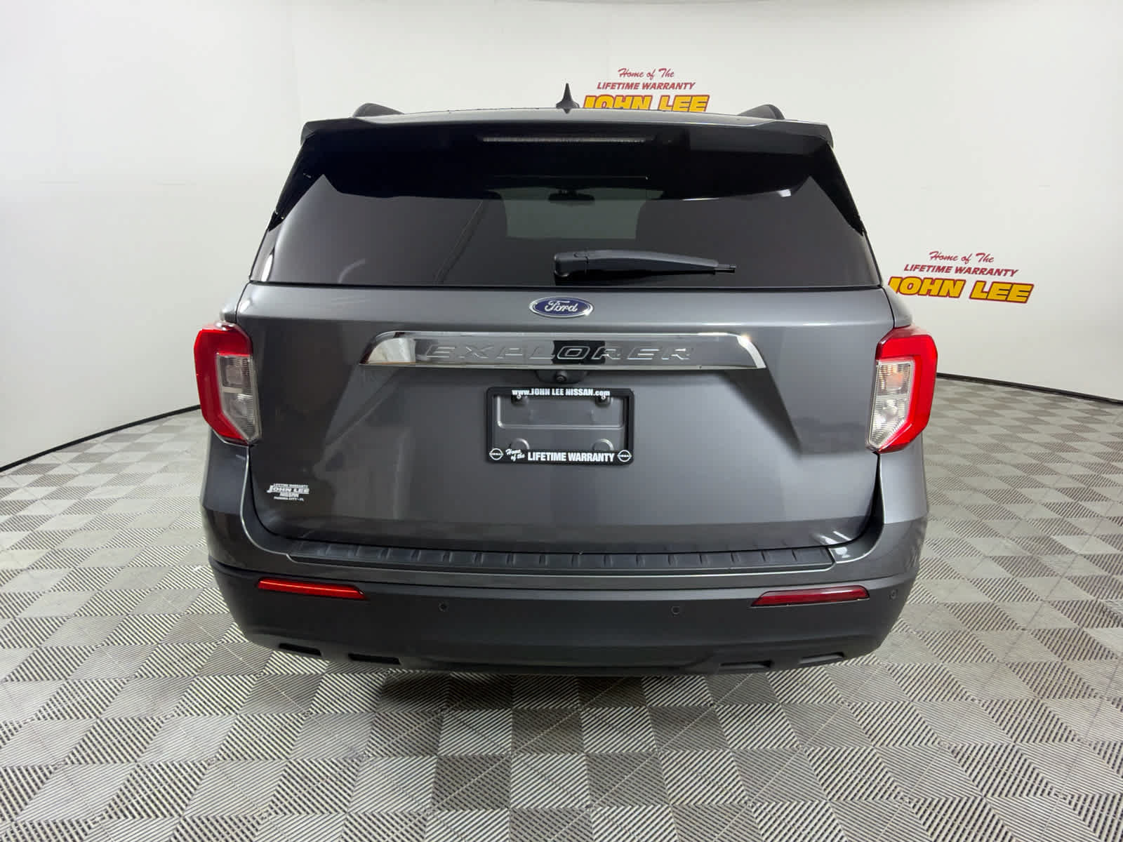 Used 2024 Ford Explorer XLT RWD image 4