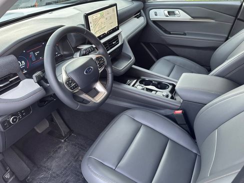 New 2025 Ford Explorer Active w/ Active Comfort Package image 11