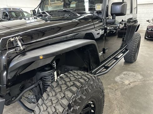 Used 2015 Jeep Wrangler Unlimited Rubicon w/ Connectivity Group AWD/4WD image 35