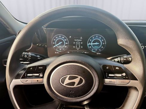 Used 2024 Hyundai Elantra SEL FWD image 13