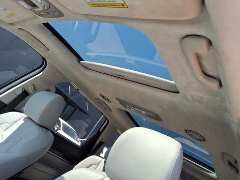 Used 2022 Kia Telluride SX w/ SX Prestige Package image 8