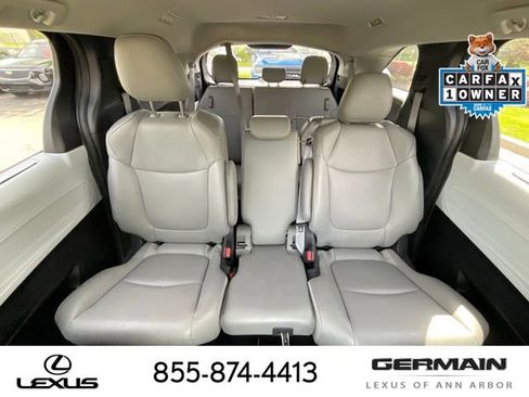 Used 2025 Toyota Sienna XLE FWD image 16