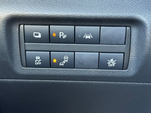 Used 2020 Nissan Kicks S image 16