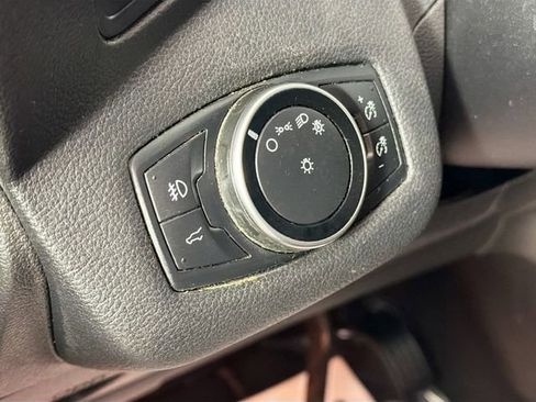 Used 2017 Ford Escape SE image 10