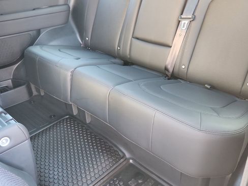 Used 2025 Land Rover Defender 90 X-Dynamic SE image 23