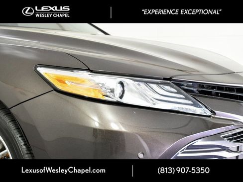 Used 2018 Toyota Camry XLE image 3