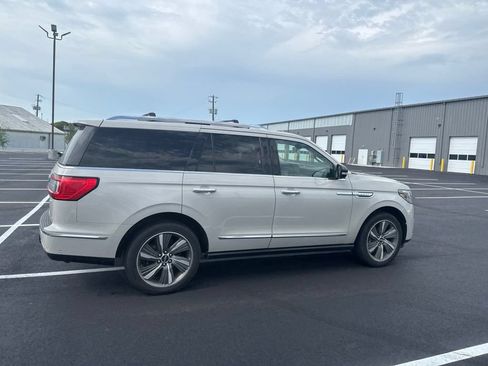 Used 2019 Lincoln Navigator Reserve AWD/4WD image 12