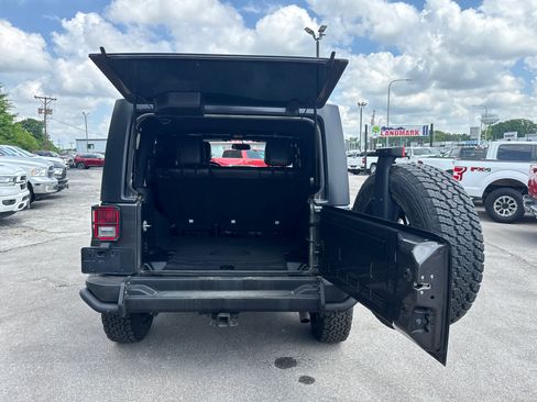 Used 2018 Jeep Wrangler Unlimited Sport AWD/4WD image 18
