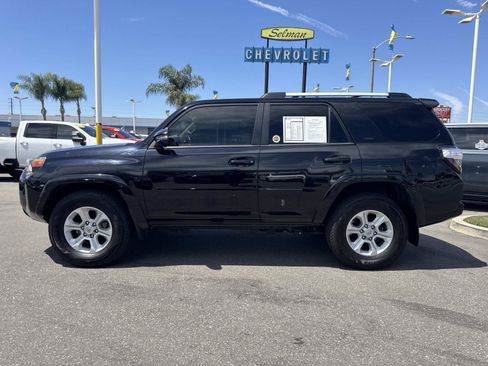 Used 2022 Toyota 4Runner SR5 Premium w/ Moonroof Package RWD image 8