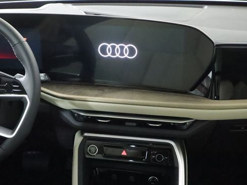 Used 2025 Audi Q5 Premium Plus w/ Premium Plus image 16